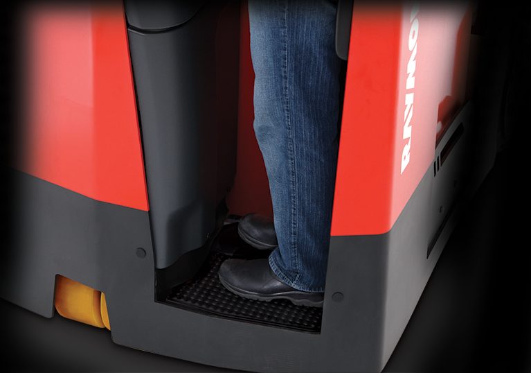 Raymond stand up counterbalanced lift truck comfortstance suspension system