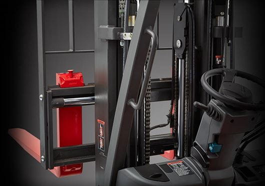 Raymond forklift with integral sideshift