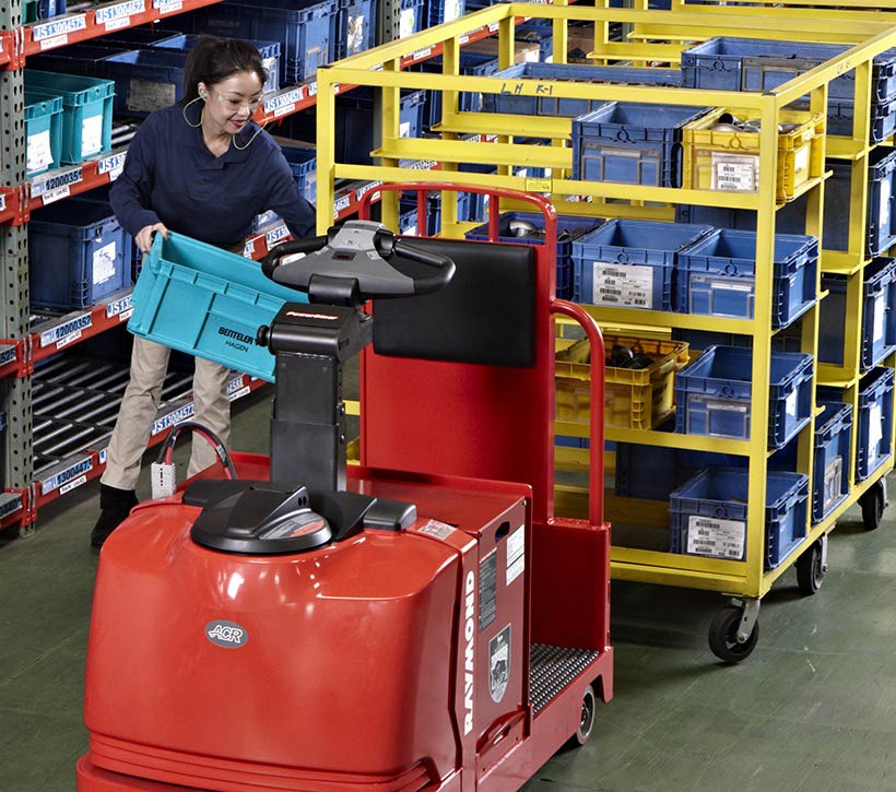 Raymond 8610 Tow Tractor wide step through