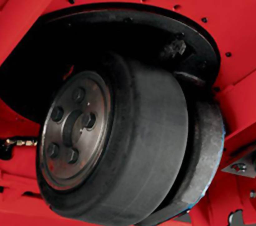 Raymond 8610 Tow Tractor drive tire access